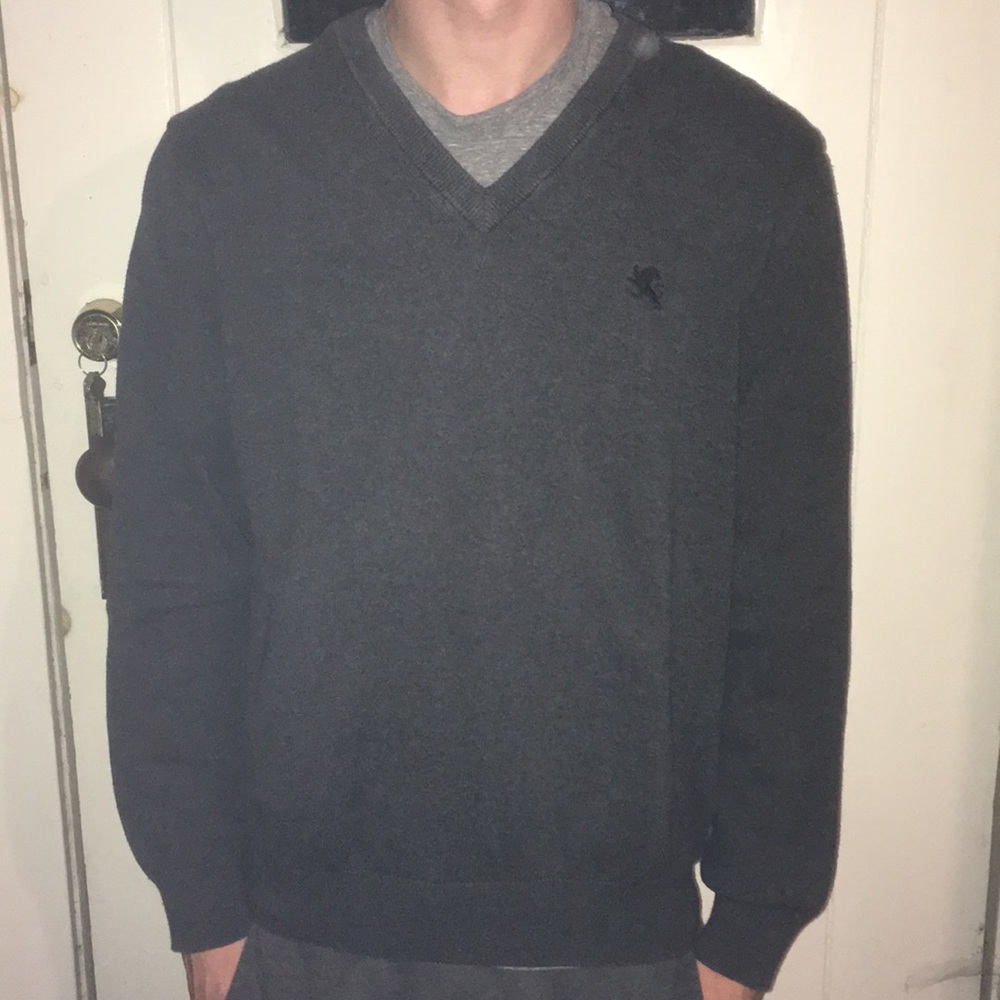 Grey Express V-neck crew cut